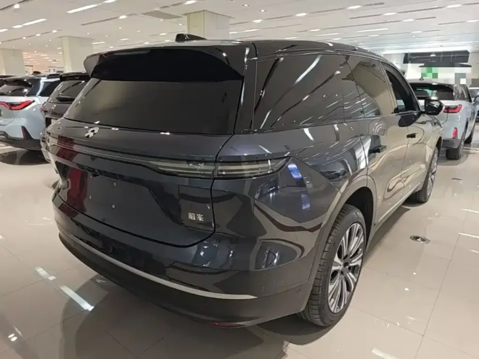 Nio ES8