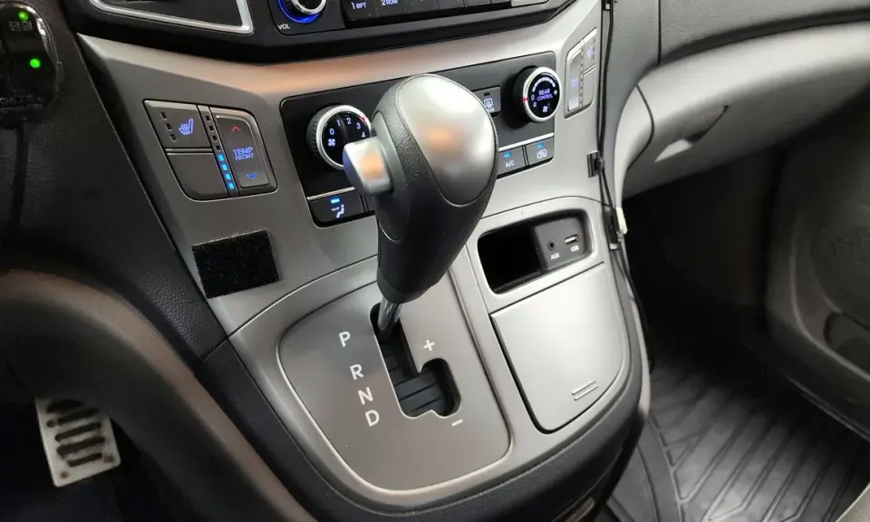 Hyundai Starex