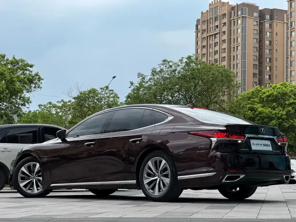 Lexus LS
