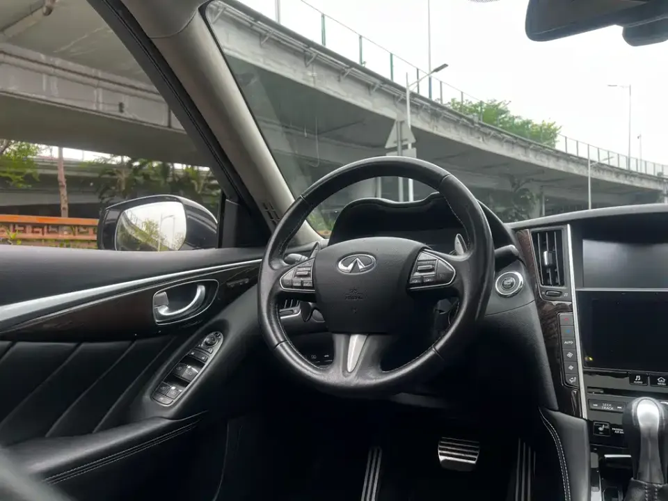Infiniti Q50L