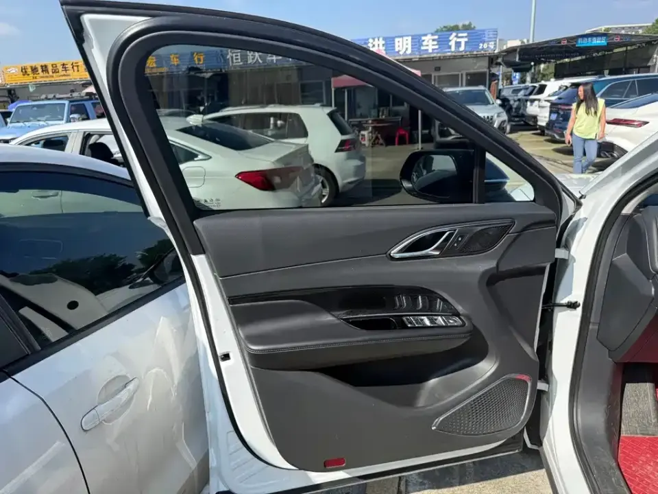 Hongqi Hongqi HS3