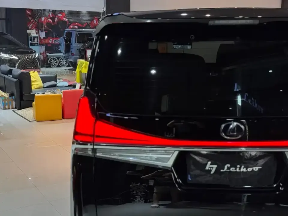 Lexus LM