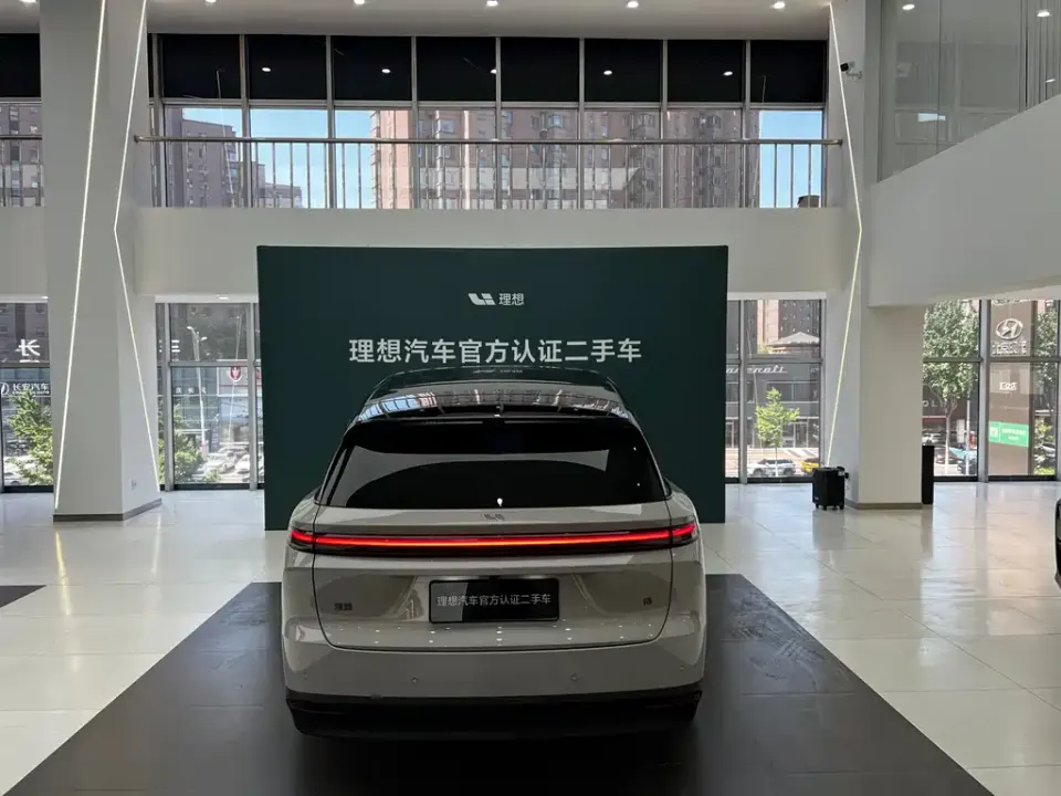 Li Li i8