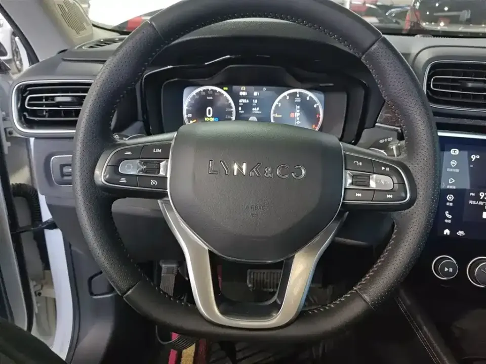 Lynk & Co 02