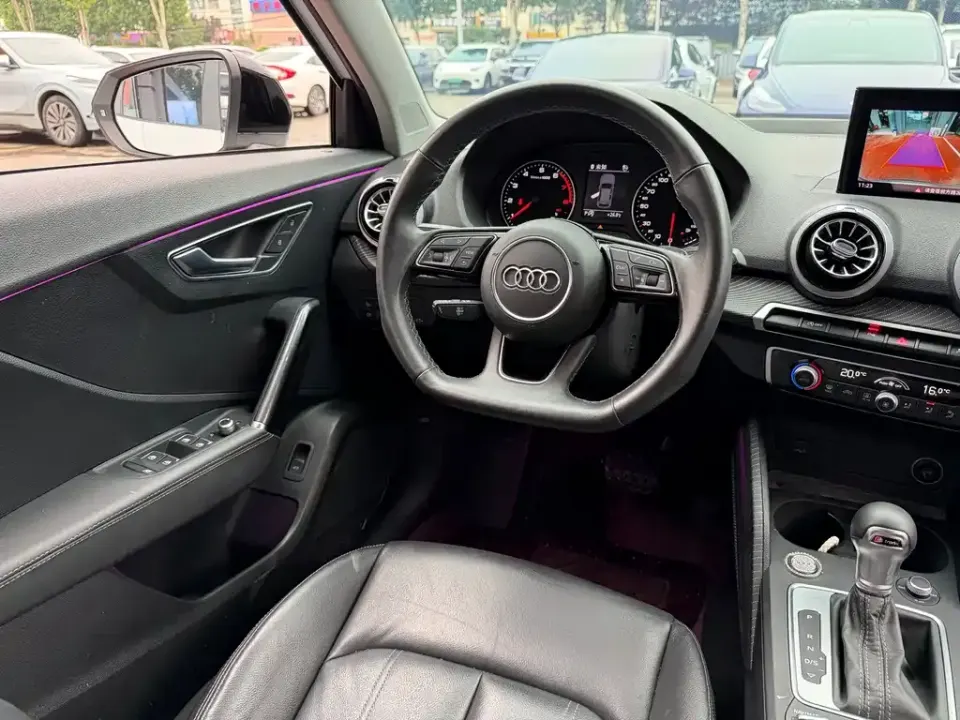 Audi Q2L