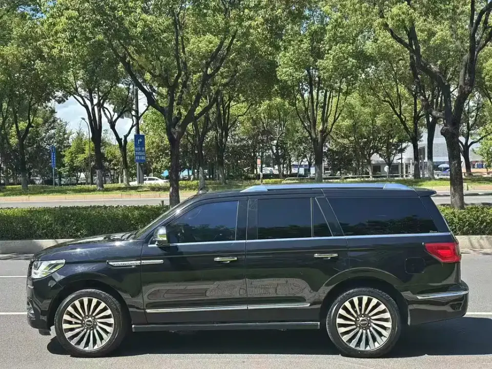 Lincoln Navigator
