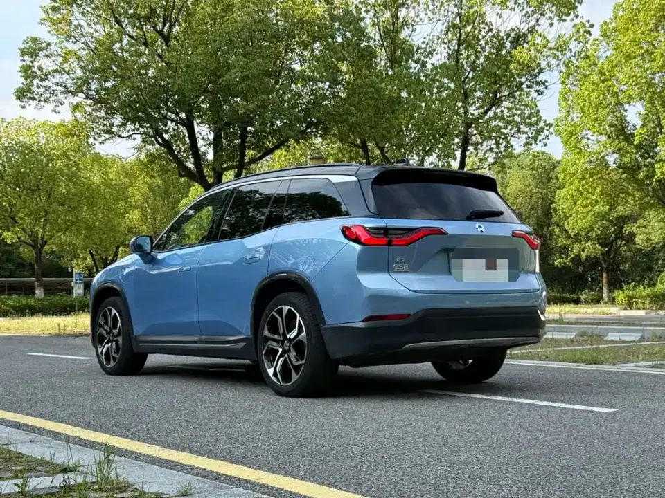 Nio ES8