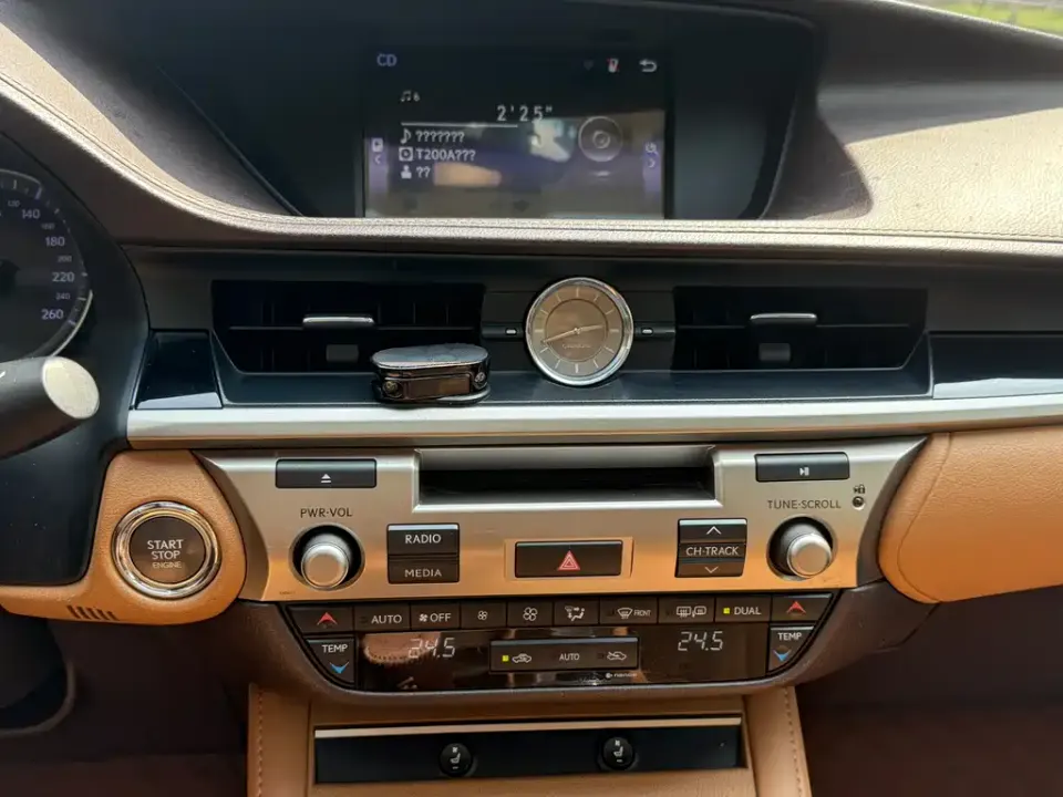 Lexus ES