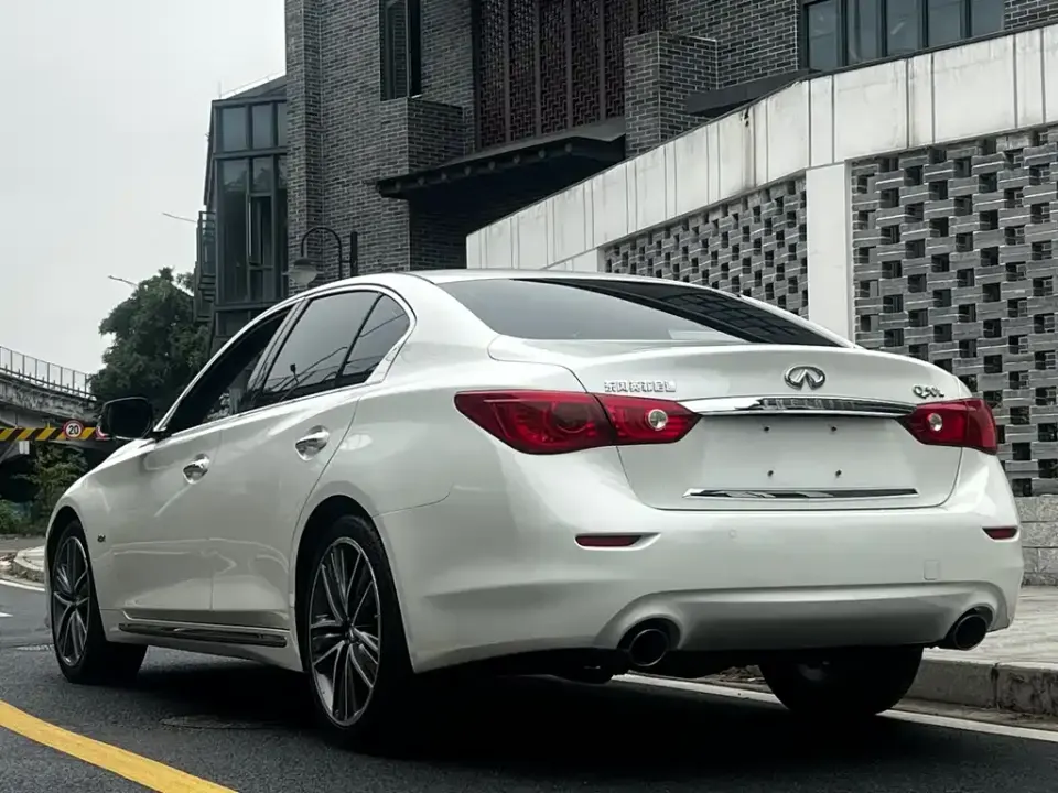 Infiniti Q50L