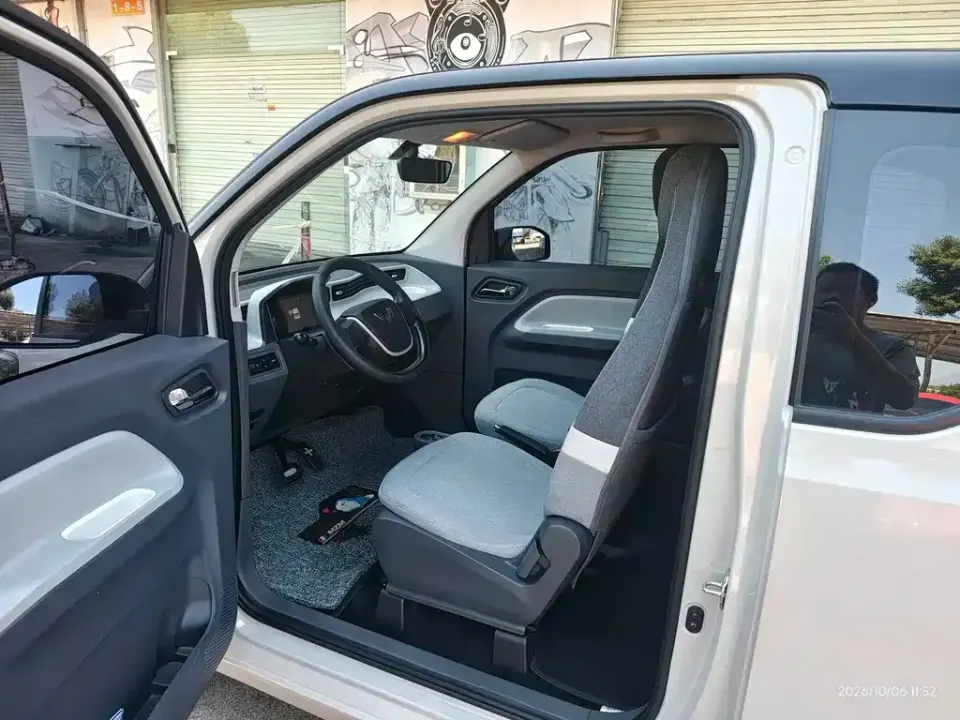 Wuling MINIEV