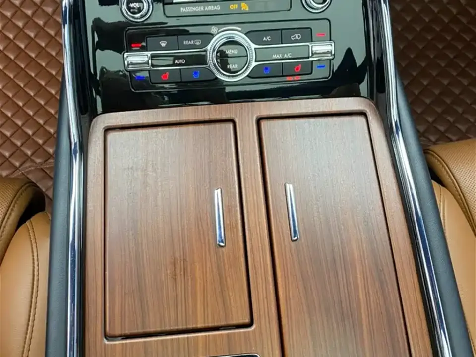 Lincoln Navigator