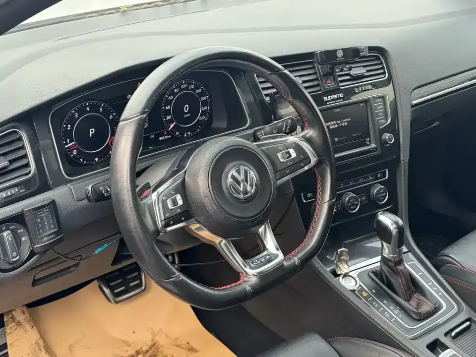Volkswagen Golf GTI