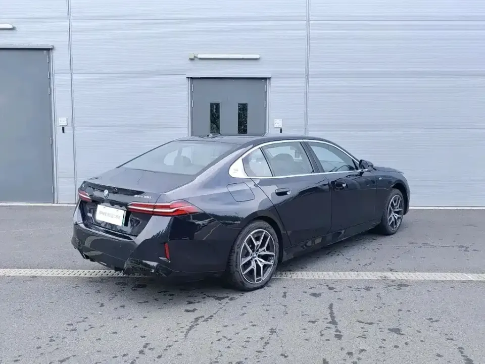BMW i5
