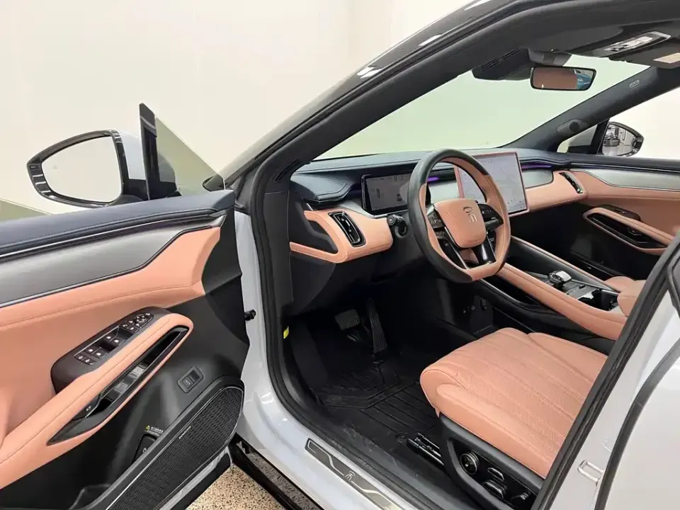 BYD L EV