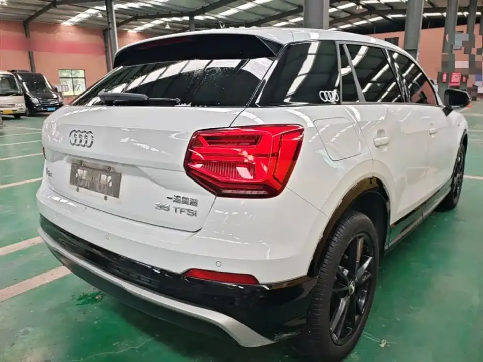 Audi Q2L
