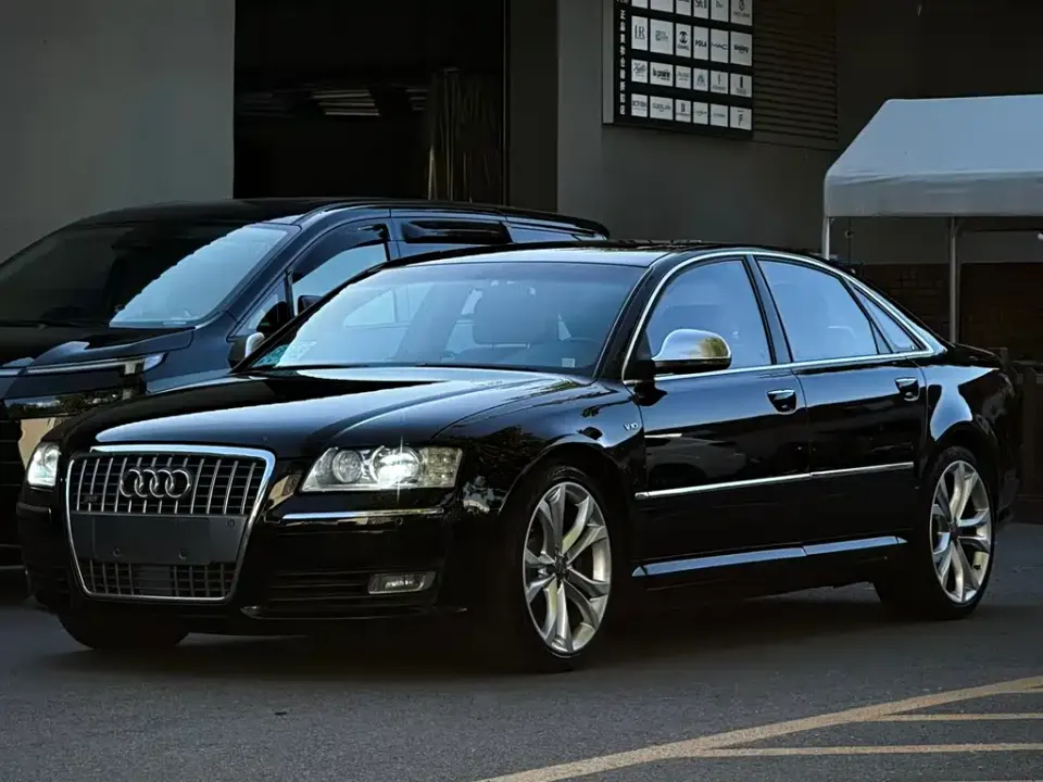 Audi S8