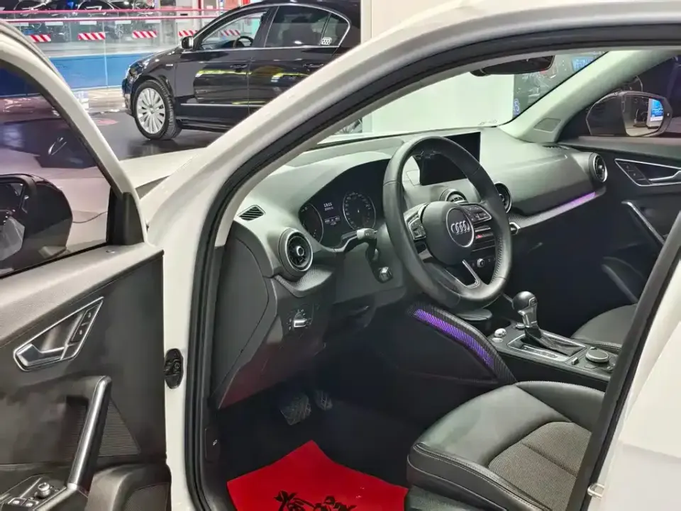 Audi Q2L