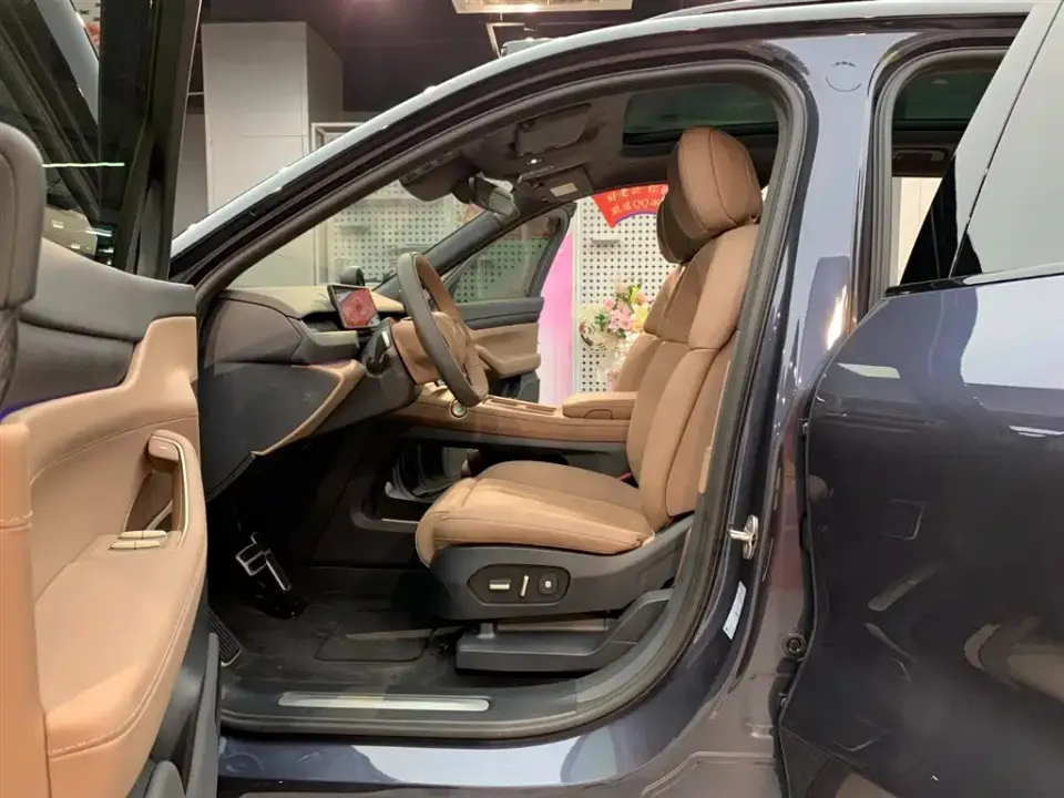 Nio ES8