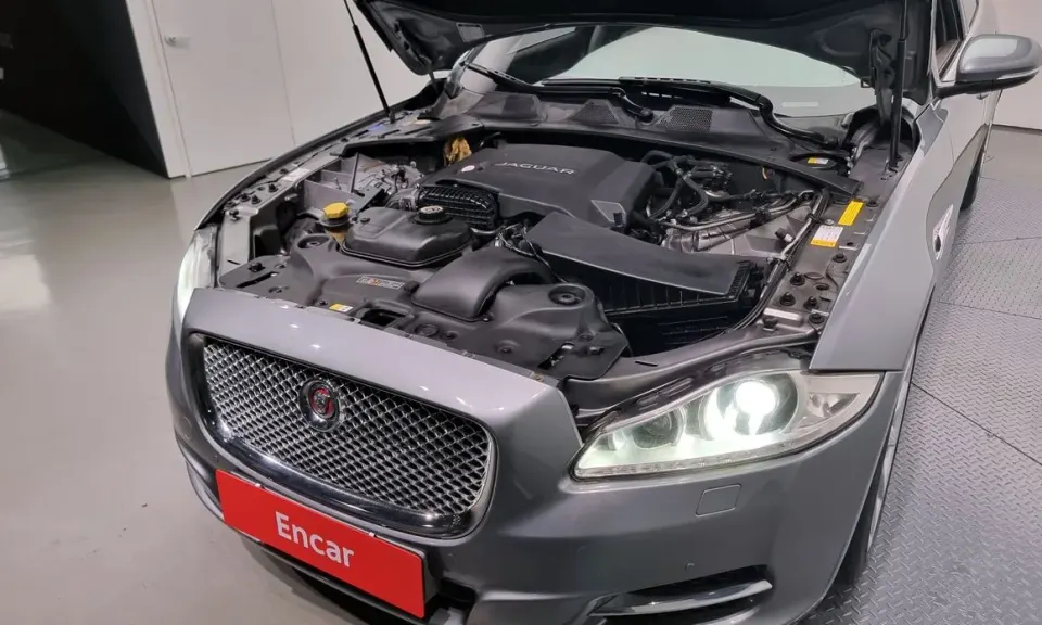 Jaguar XJ
