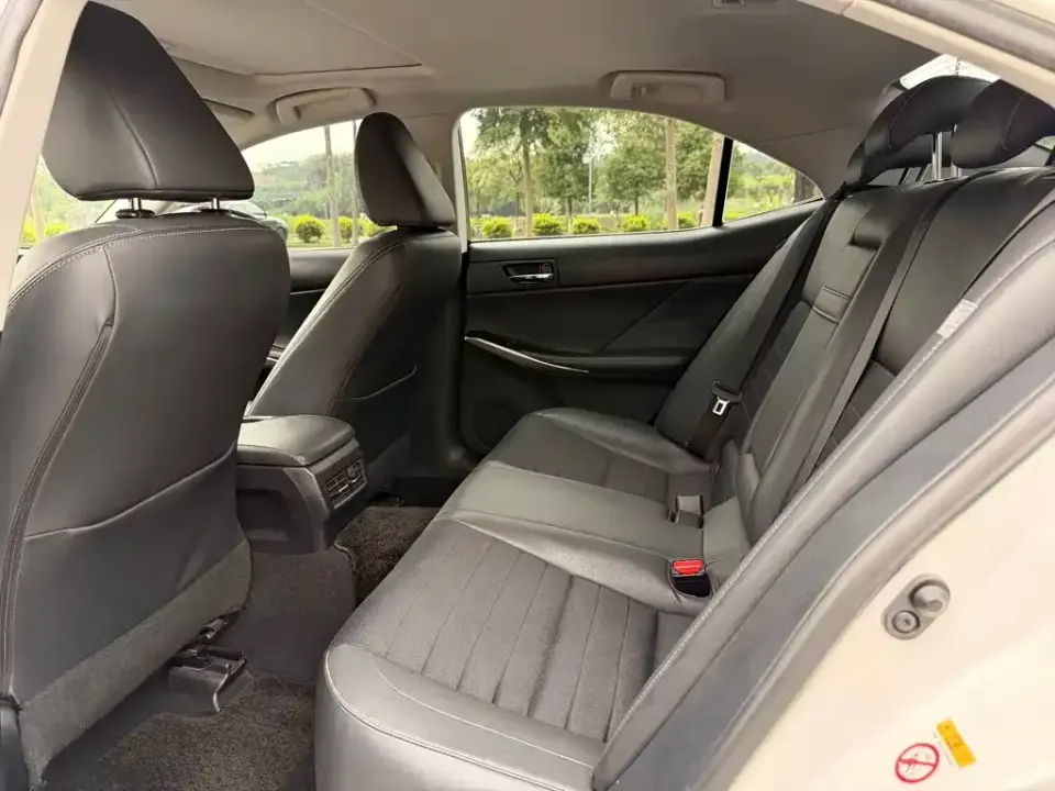 Lexus IS