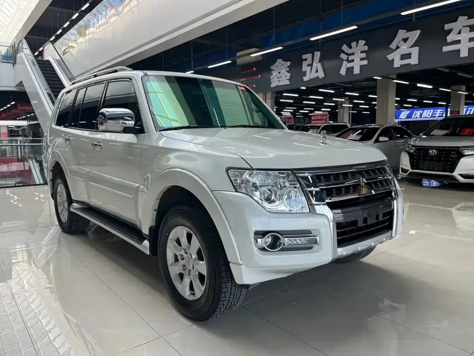 Mitsubishi Pajero (Import)