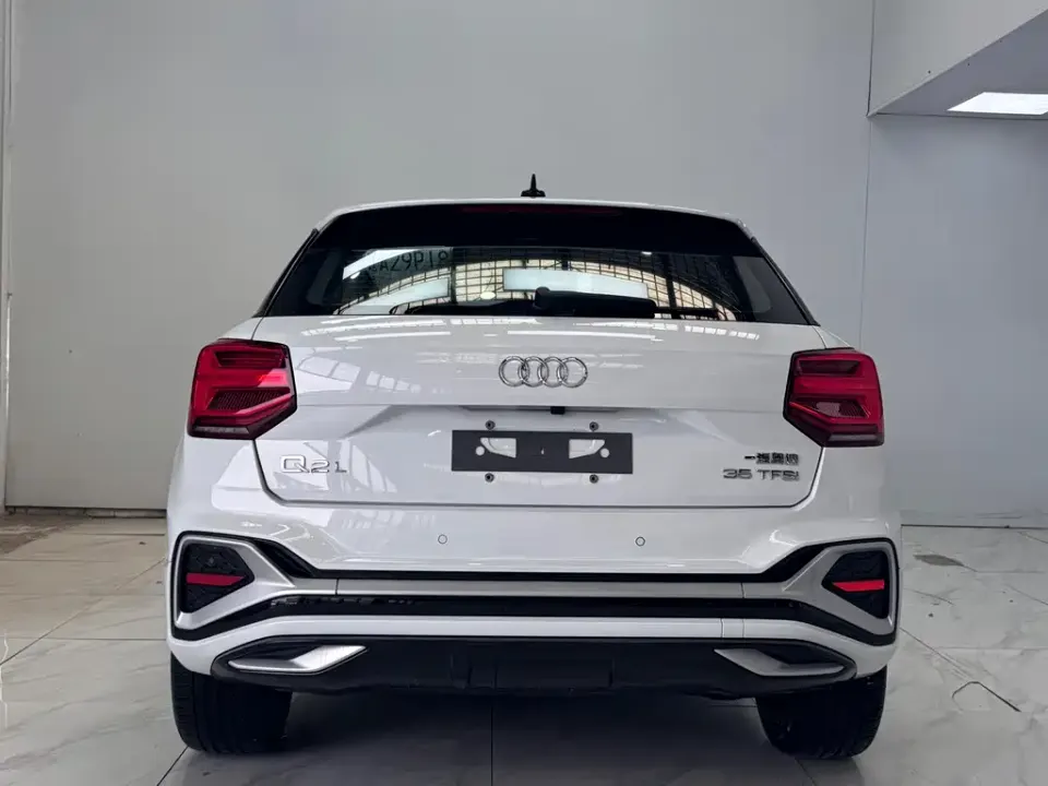 Audi Q2L