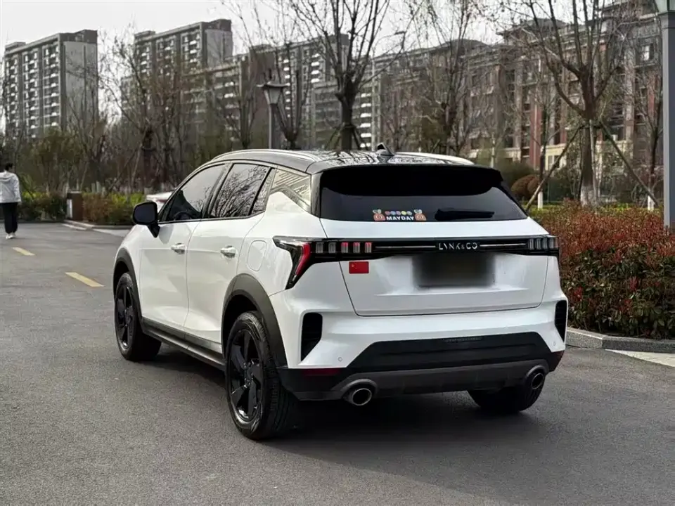 Lynk & Co 06