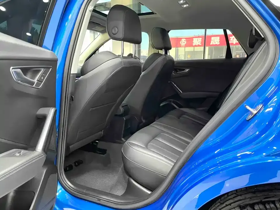 Audi Q2L