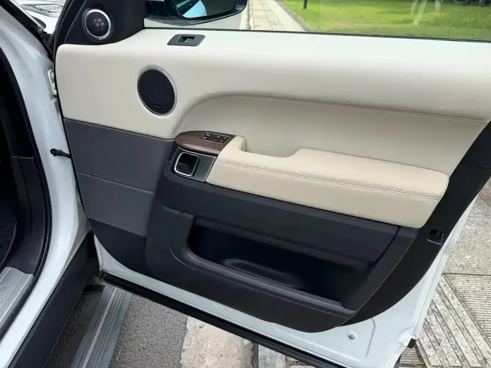 Land Rover Sport