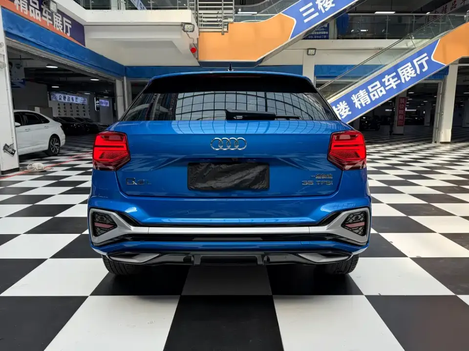 Audi Q2L