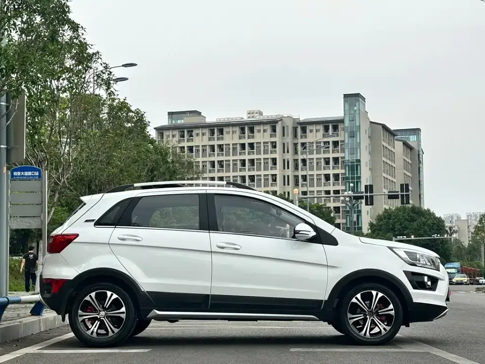 BAIC Senova X25