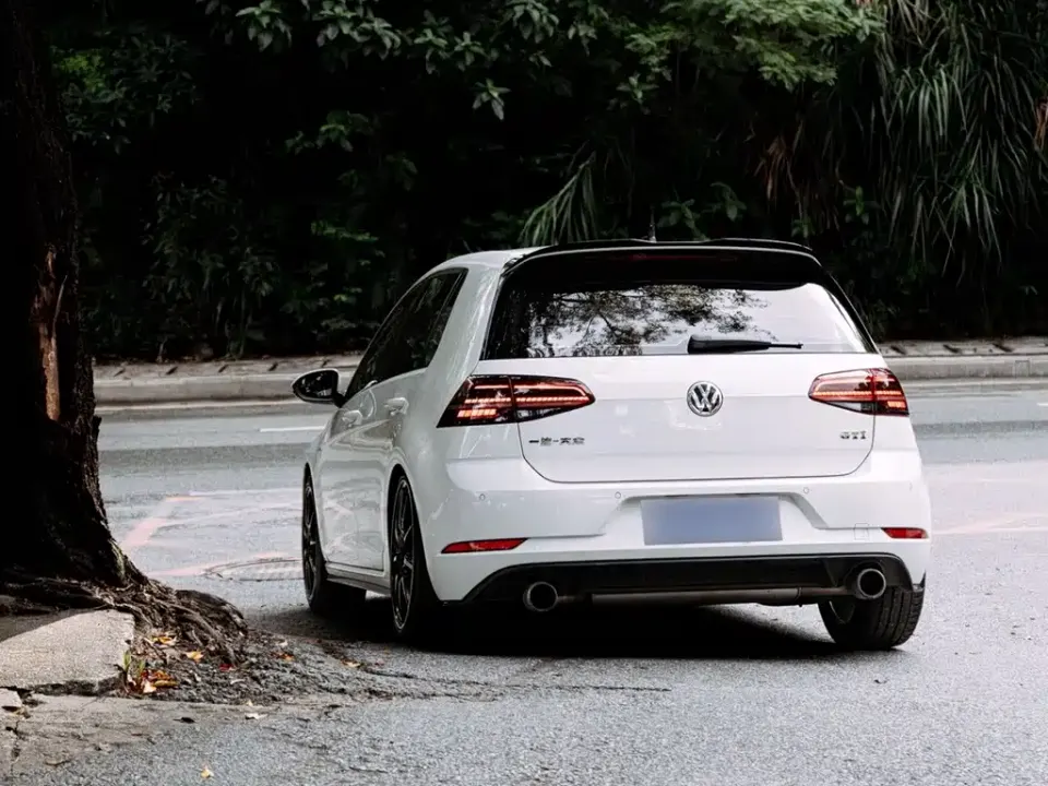 Volkswagen Golf GTI