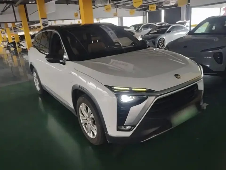Nio ES8
