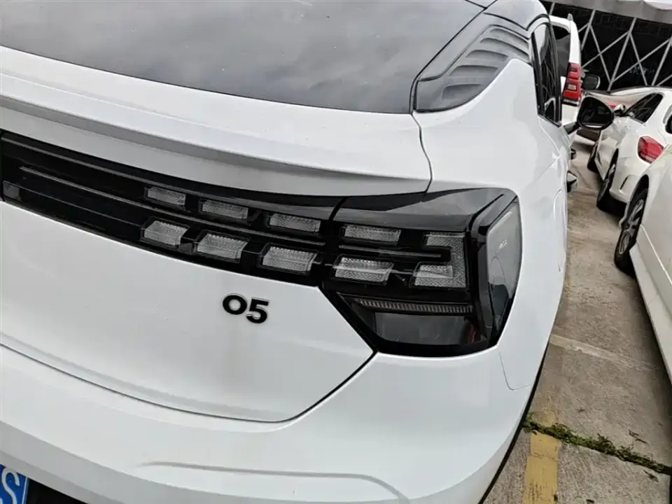 Lynk & Co 05