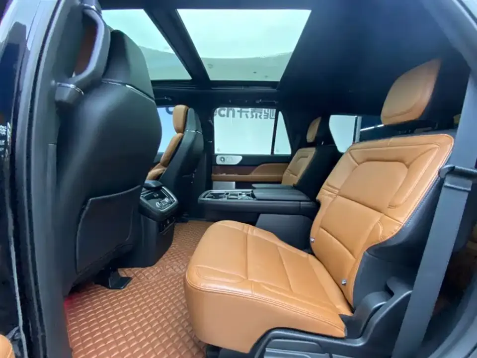 Lincoln Navigator