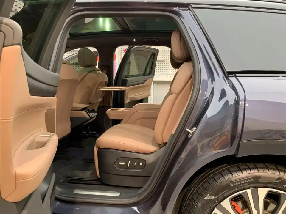 Nio ES8