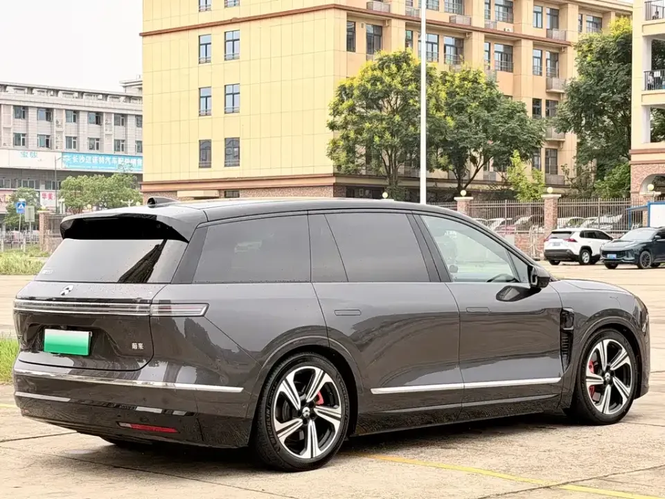 Nio ES8