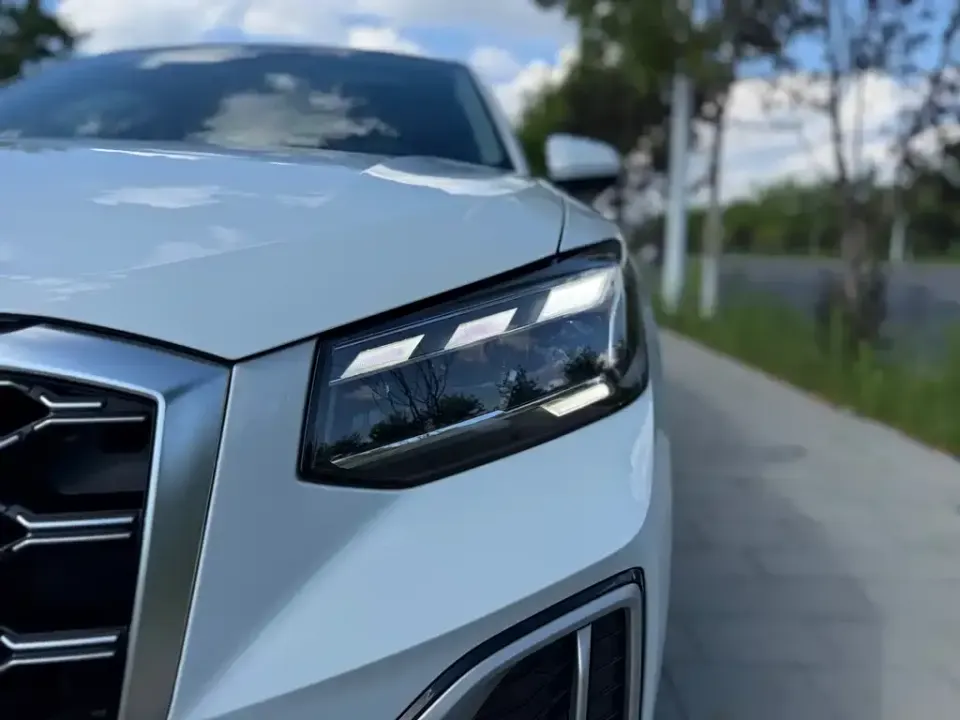 Audi Q2L