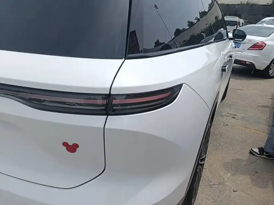 Nio ES8