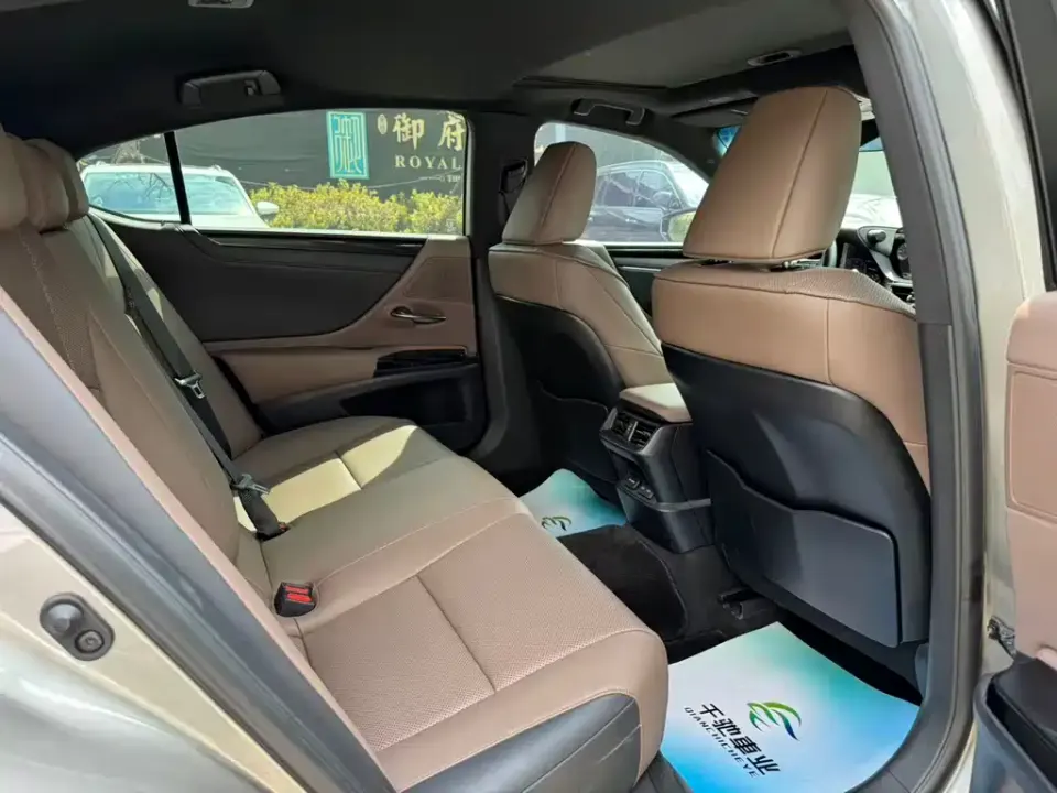 Lexus ES