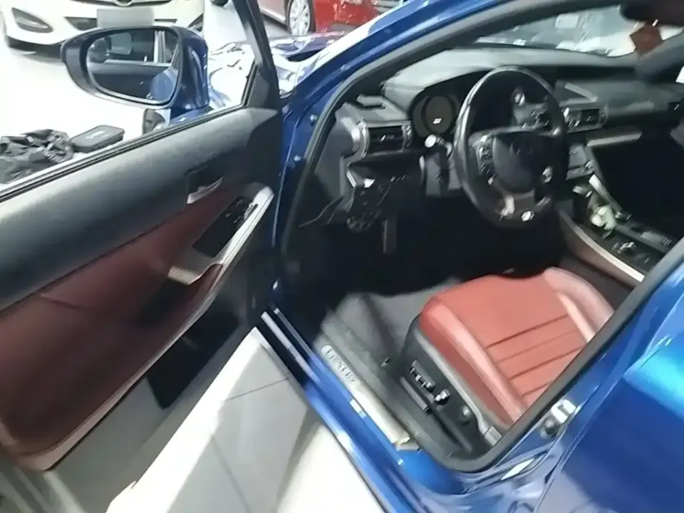 Lexus IS