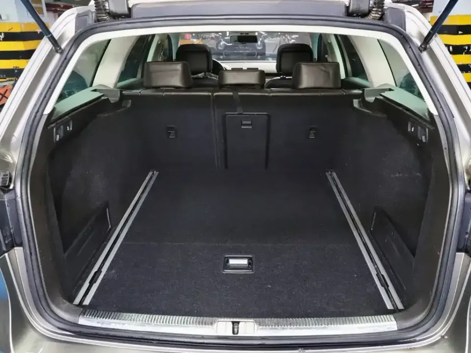 Volkswagen Magotan (Import)
