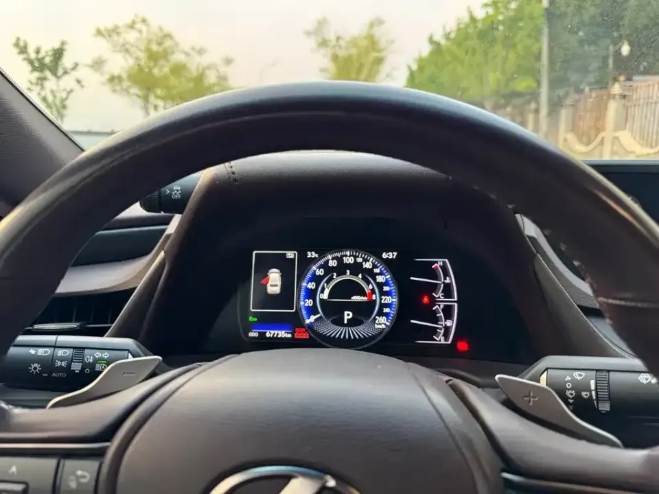 Lexus ES