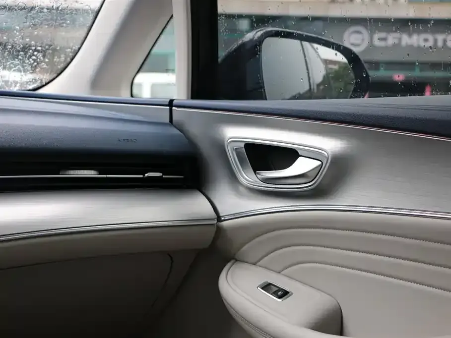 Roewe iMAX8