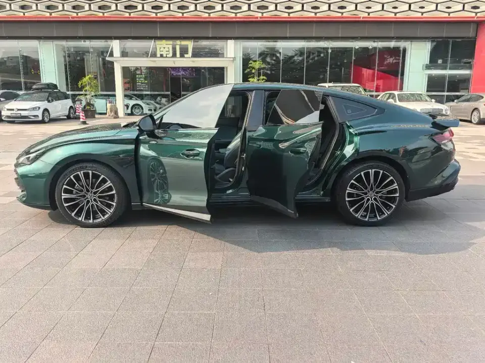 MG MG7