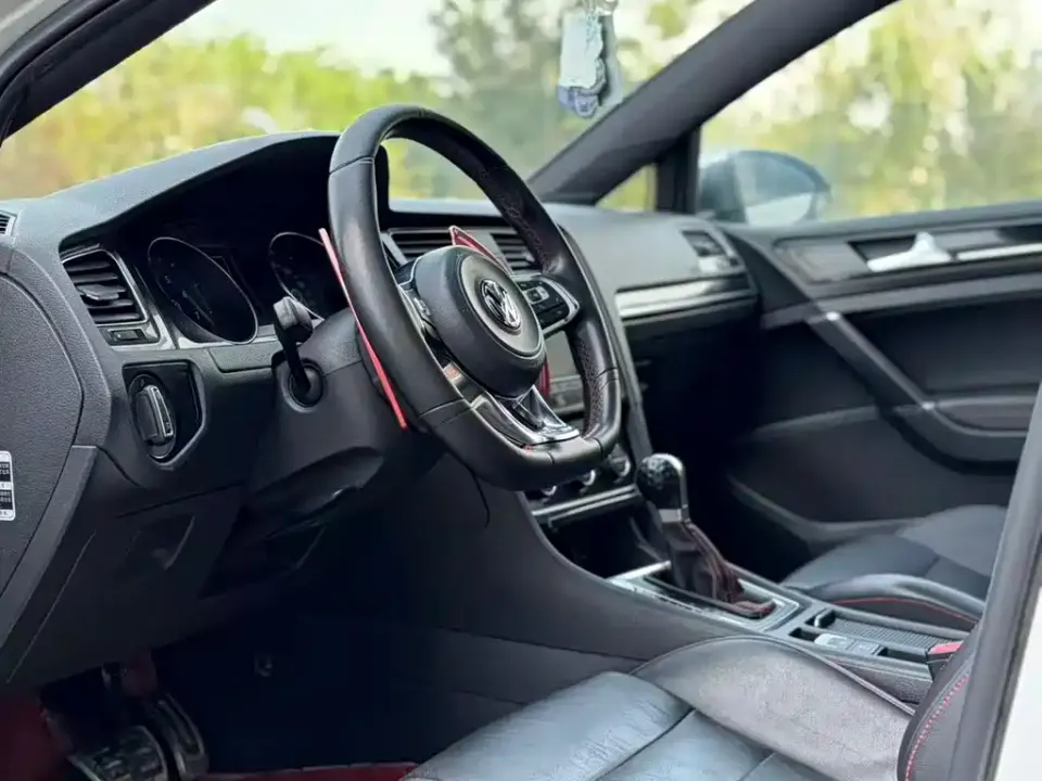 Volkswagen Golf GTI