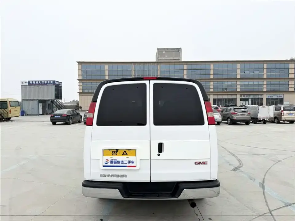 GMC Savana