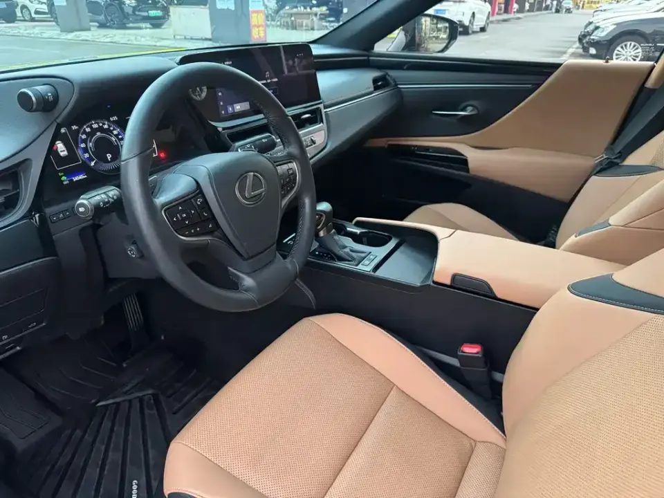 Lexus ES