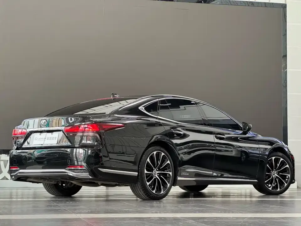 Lexus LS