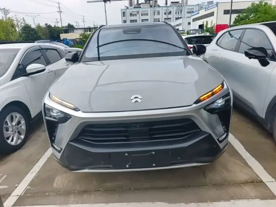 Nio ES8